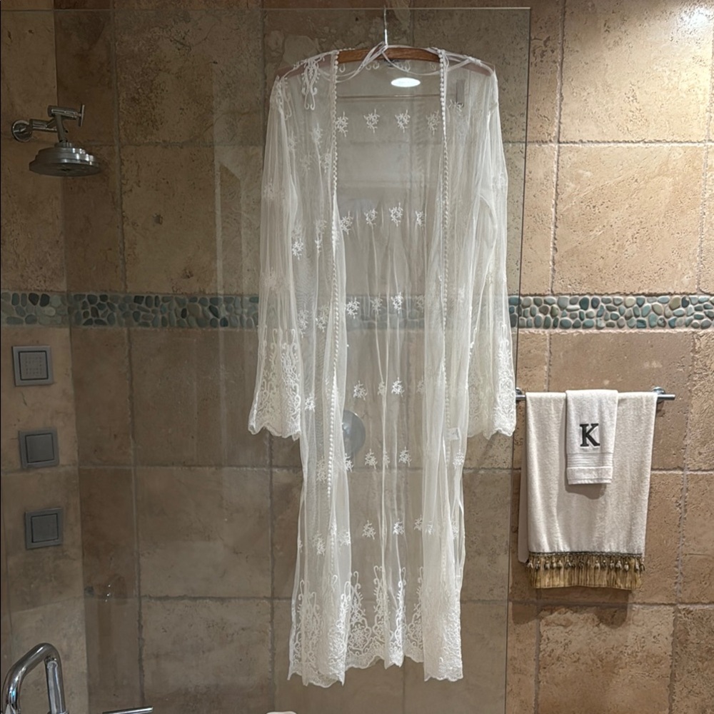 Chic White Embroidered Lace Kimono